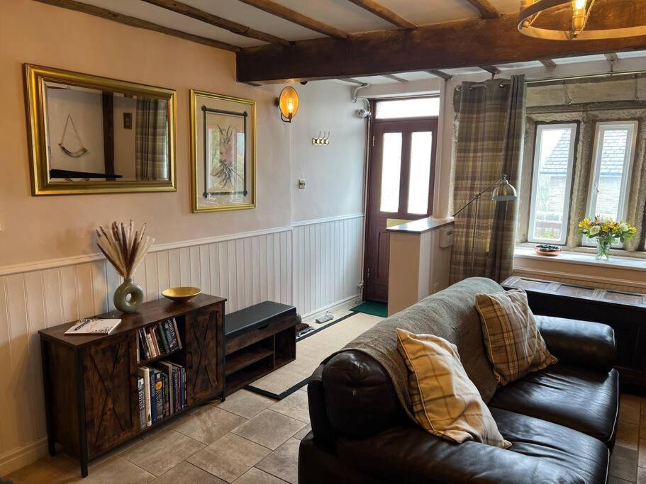 17Th Century Cottage With Hidden Garden Steeton Exterior foto